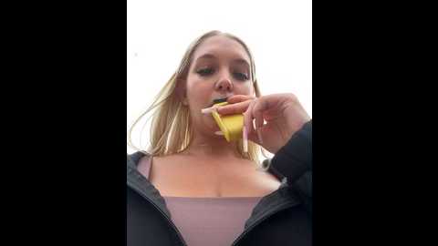 milkyy_wway @ stripchat on 20240926
