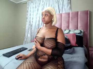 queentee23 @ stripchat on 20241002