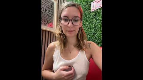 the_snowwhitee @ stripchat on 20241006