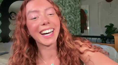 lola_goldxo @ stripchat on 20241007