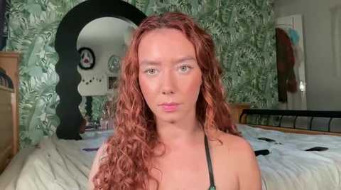 lola_goldxo @ stripchat on 20241008