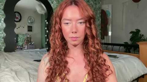 lola_goldxo @ stripchat on 20241009