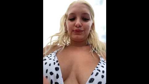 milkyy_wway @ stripchat on 20241010