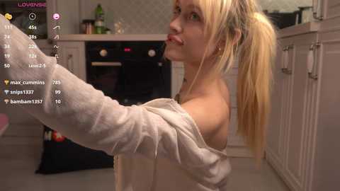 golden_aline @ stripchat on 20241011