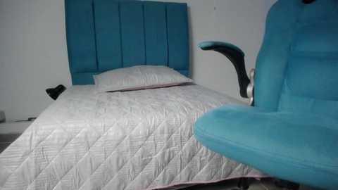 _18_laura @ stripchat on 20241013