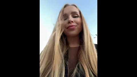 mur_girl @ stripchat on 20241027