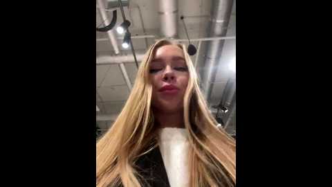 mur_girl @ stripchat on 20241103