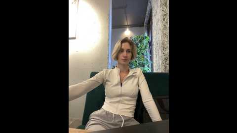 feral_berry_8133 @ stripchat on 20241120
