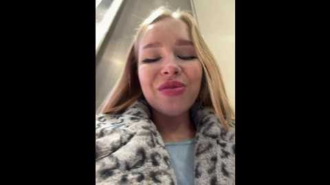 mur_girl @ stripchat on 20241120
