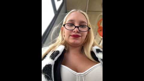 milkyy_wway @ stripchat on 20241122