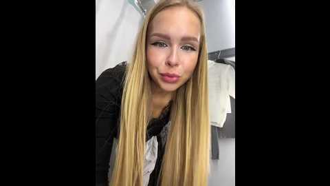 mur_girl @ stripchat on 20241125