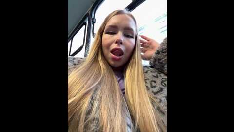 mur_girl @ stripchat on 20241127