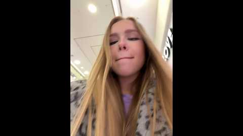 mur_girl @ stripchat on 20241201