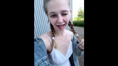 julie_cutie @ stripchat on 20250703