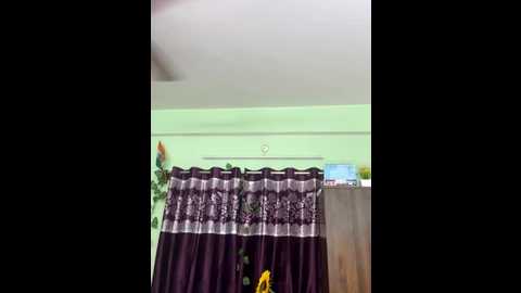 v_hot_sweit @ stripchat on 20250823