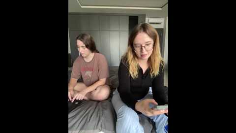 nura_n_sarah