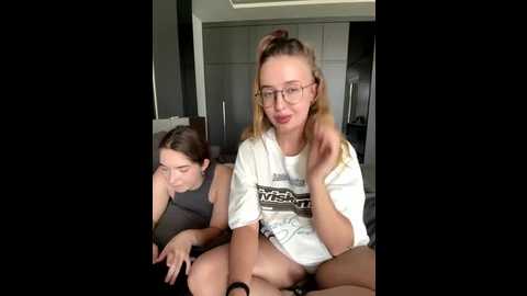nura_n_sarah