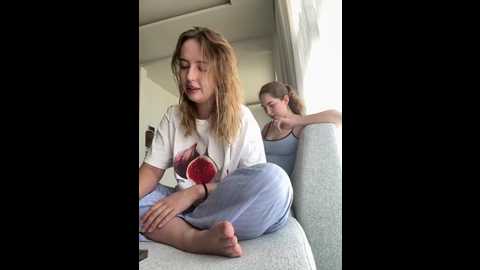 nura_n_sarah
