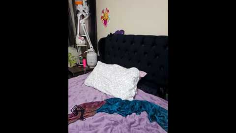 naughtylittleveteran @ stripchat on 20250918