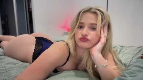whitefoxxie113 @ stripchat on 20250925