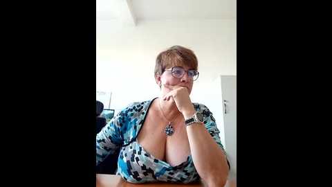 milf_love_fist99 @ stripchat on 20251002