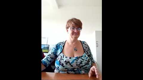 milf_love_fist99 @ stripchat on 20251002