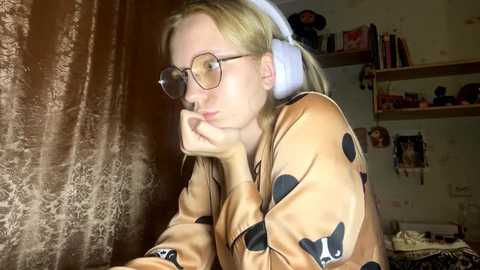 xx_looola_xx @ stripchat on 20251003