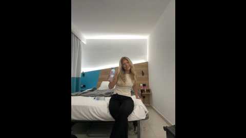 bellablows @ stripchat on 20251004