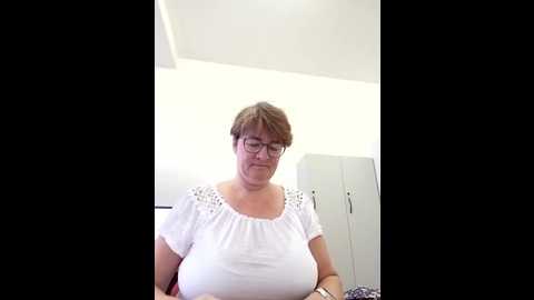milf_love_fist99 @ stripchat on 20251006
