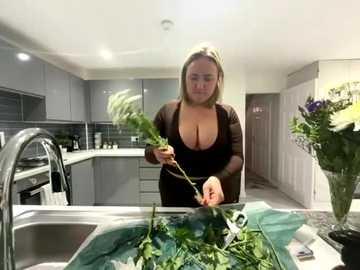 elliemaee