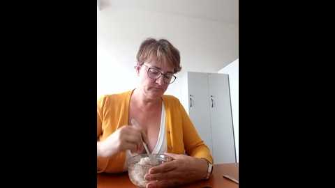 milf_love_fist99 @ stripchat on 20251008