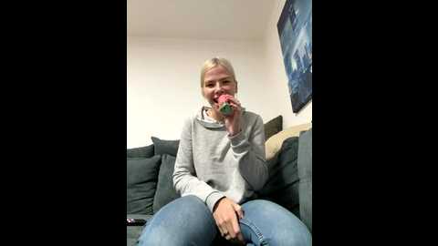 blondiejujuvibe @ stripchat on 20251011