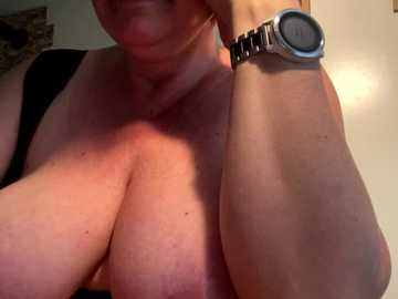 milf_love_fist99 @ stripchat on 20251014