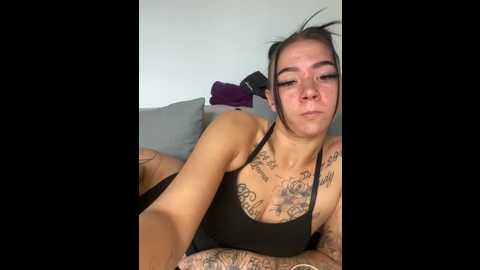 youngzoexx @ stripchat on 20251014