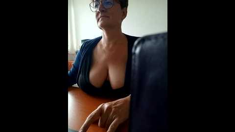 milf_love_fist99 @ stripchat on 20251015