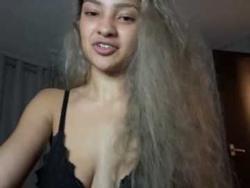 honeyyyxo @ stripchat on 20251016