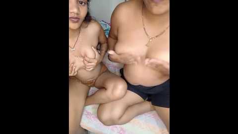 unique_momanddaughterrs @ stripchat on 20251017