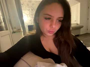 ellastarrxxx @ stripchat on 20251021