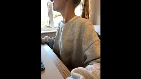 phoebe_lily