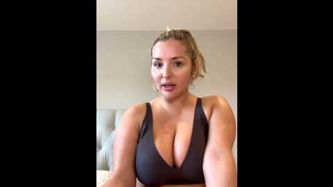 honey_tate @ stripchat on 20251023