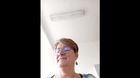 milf_love_fist99 @ stripchat on 20251023