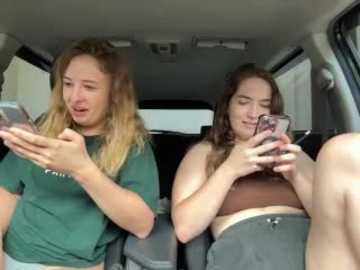 nura_n_sarah